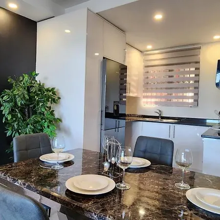 Accommodation Front - Charming 2 Sleeper In Point Waterfront Durban Exterior photo