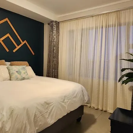 Accommodation Front - Charming 2 Sleeper In Point Waterfront Durban Exterior photo