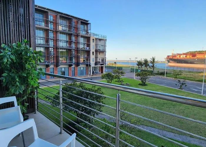 Accommodation Front - Charming 2 Sleeper In Point Waterfront