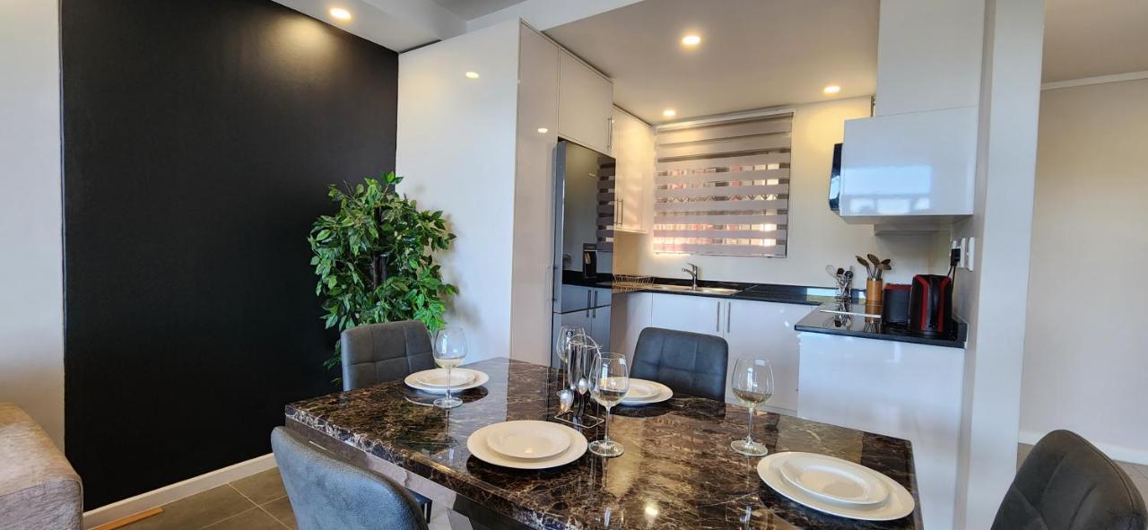 Apartment Front - Charming 2 Sleeper In Point Waterfront *
