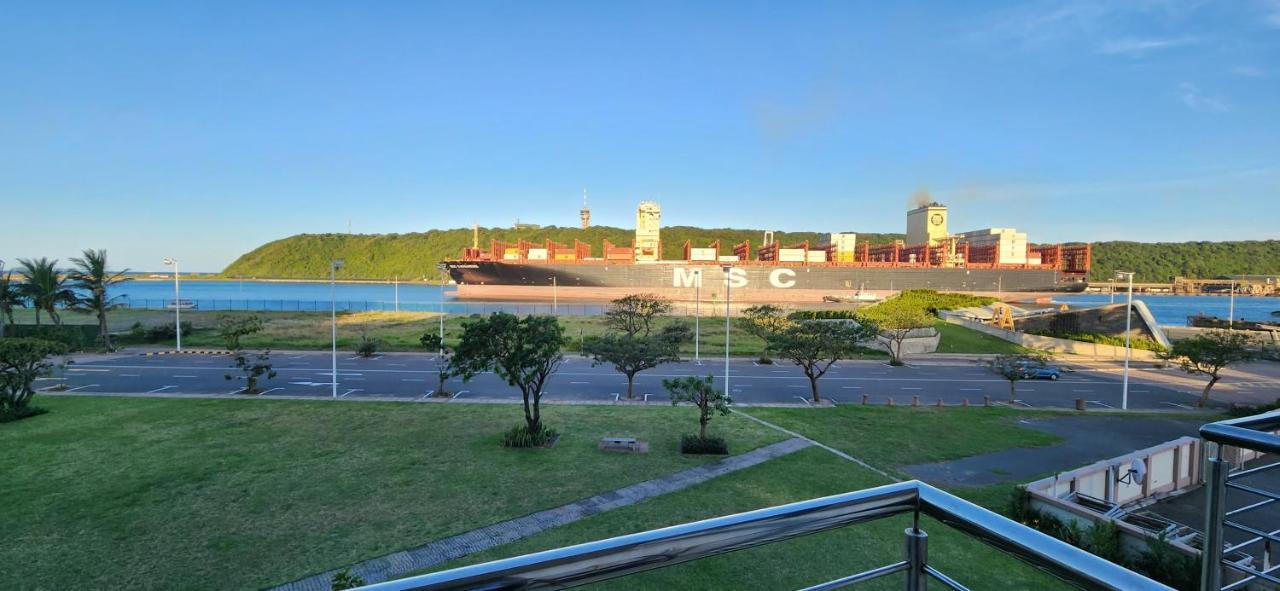 Front - Charming 2 Sleeper In Point Waterfront Durban