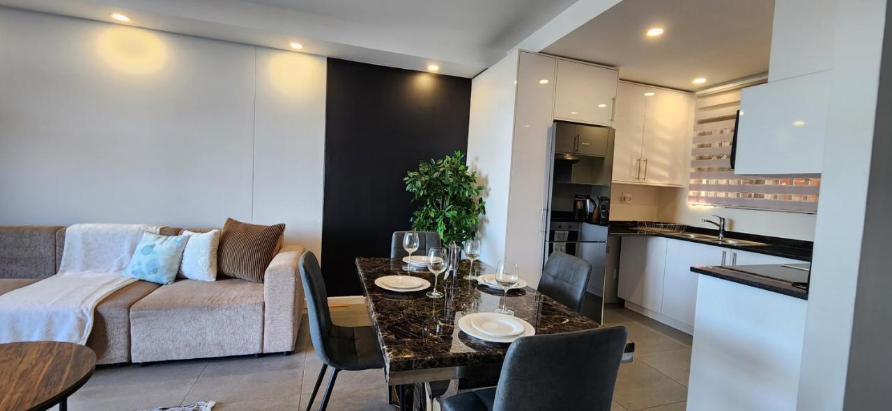Front - Charming 2 Sleeper In Point Waterfront Durban