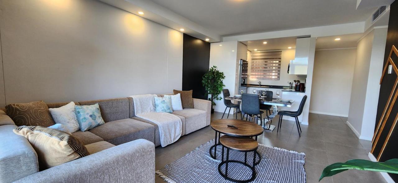 Front - Charming 2 Sleeper In Point Waterfront Apartment *